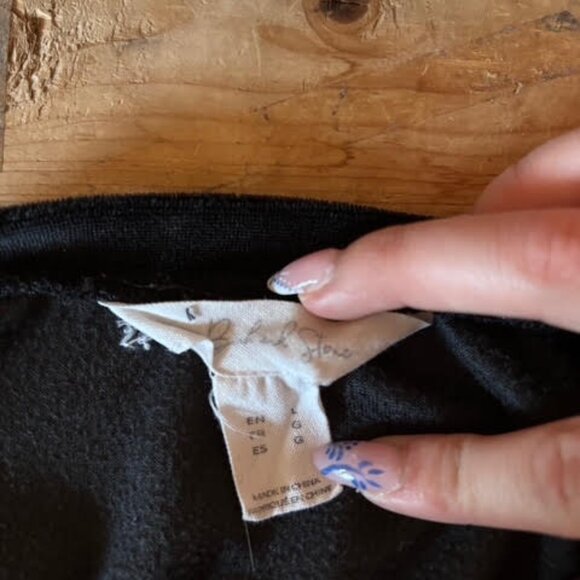 black butterfly rhinestone cropped tank top - Picture 3 of 3